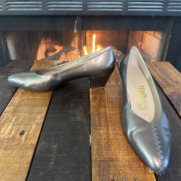 Salvatore Ferragamo Vintage Black Pewter Leather Pointed Toe Pumps Size 8.5 B - Picture 4 of 8